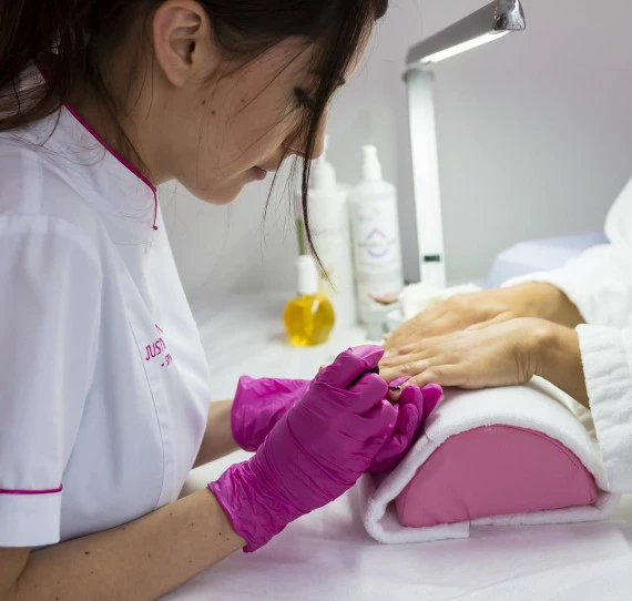 Обучение на мастера маникюра